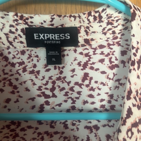 Express hidden button down blouse - Picture 2 of 4